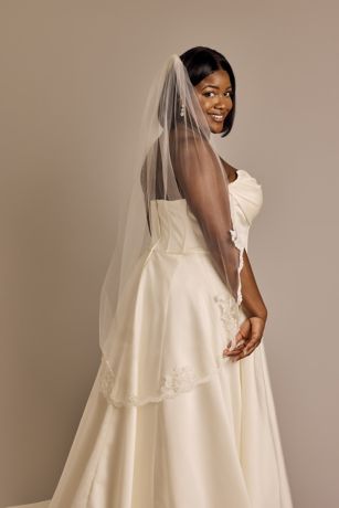 Picture of Mid-Length Tulle Veil with Lace Trim