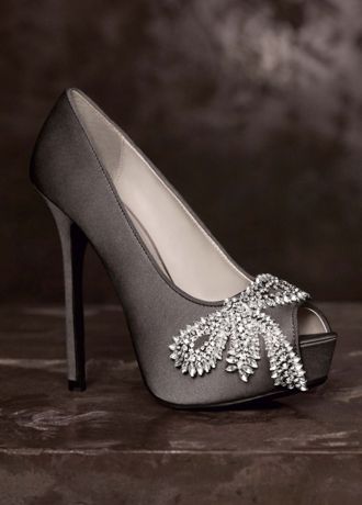 vera wang pumps