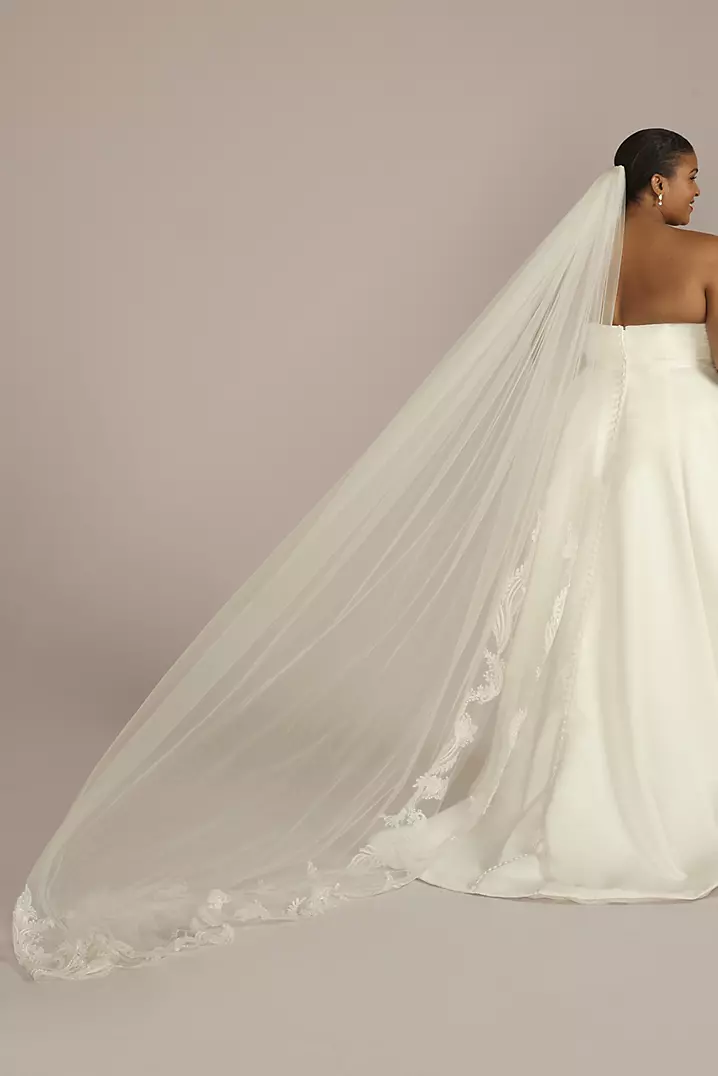Romantic Tulle Ivory Wedding Veil With Lace Appliques Romantic Tulle Ivory Wedding Veil With Lace Appliques