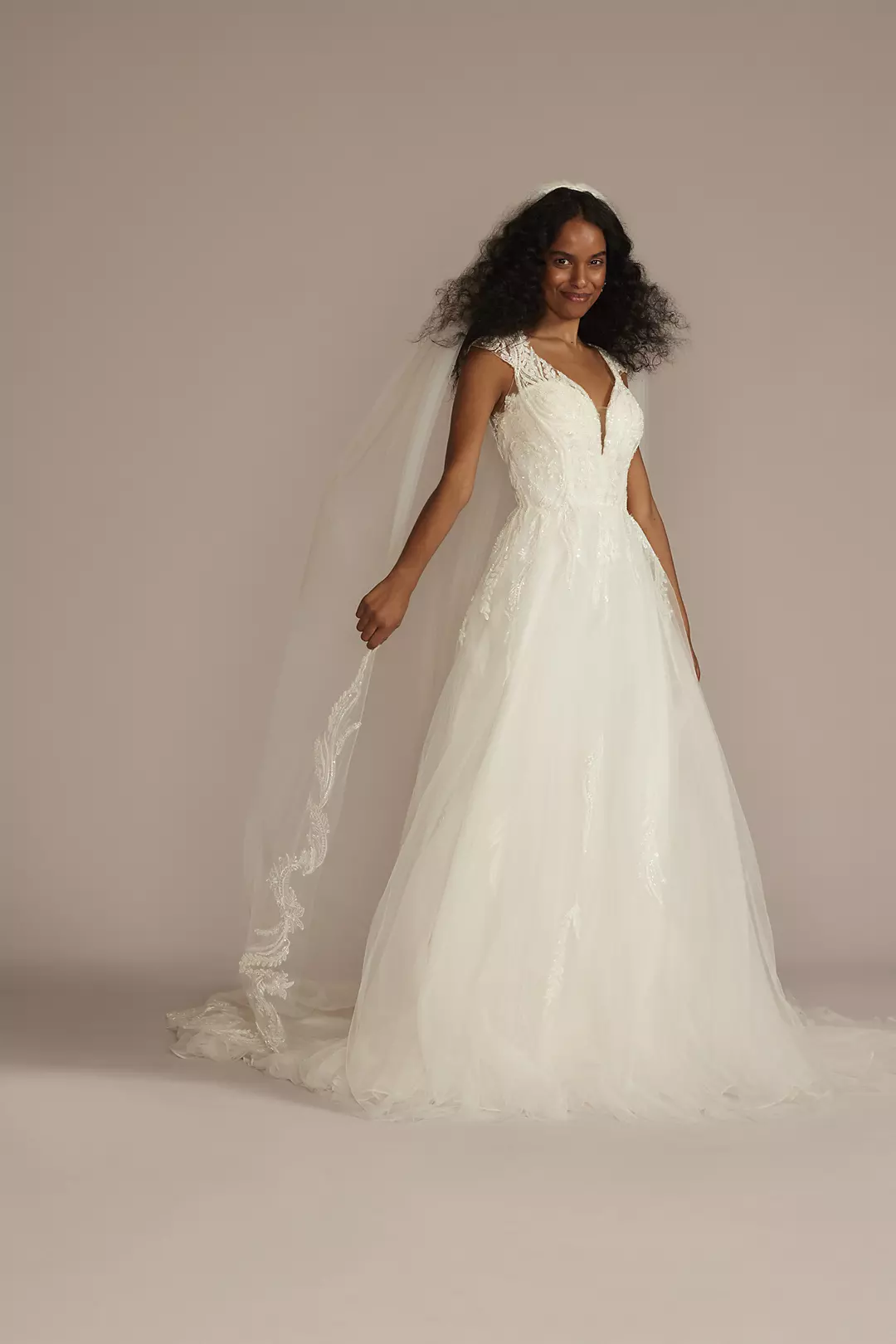 Beautiful Ivory Tulle Cathedral Wedding Veil With Lace Appliques Beautiful Ivory Tulle Cathedral Wedding Veil With Lace Appliques