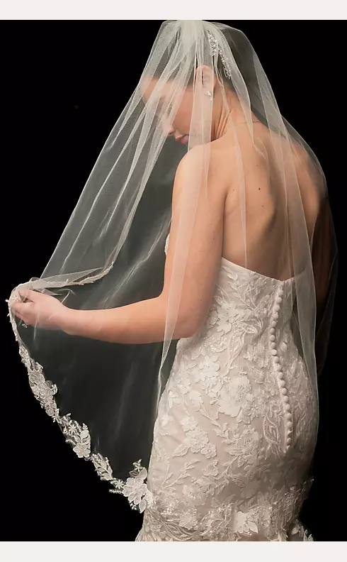 Cutout Lace Edge Mid-Length Veil with Sequins Image 5