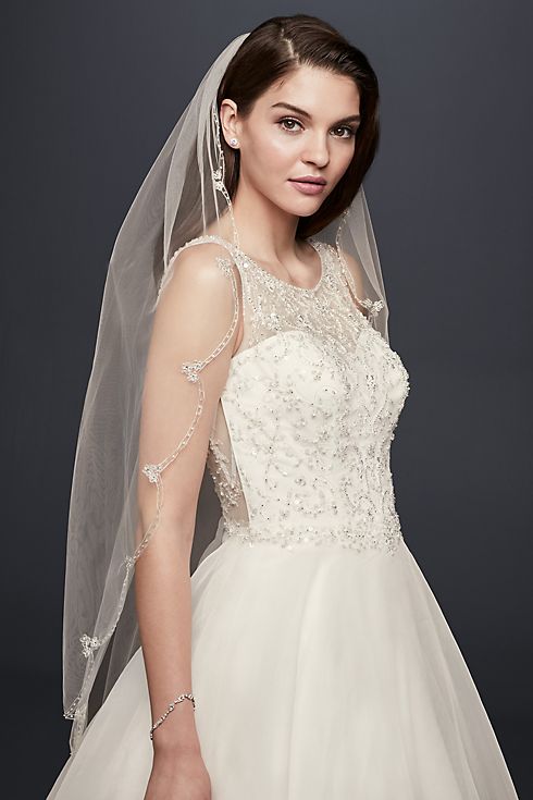 Embroidered Scallop-Edged Fingertip Veil Image