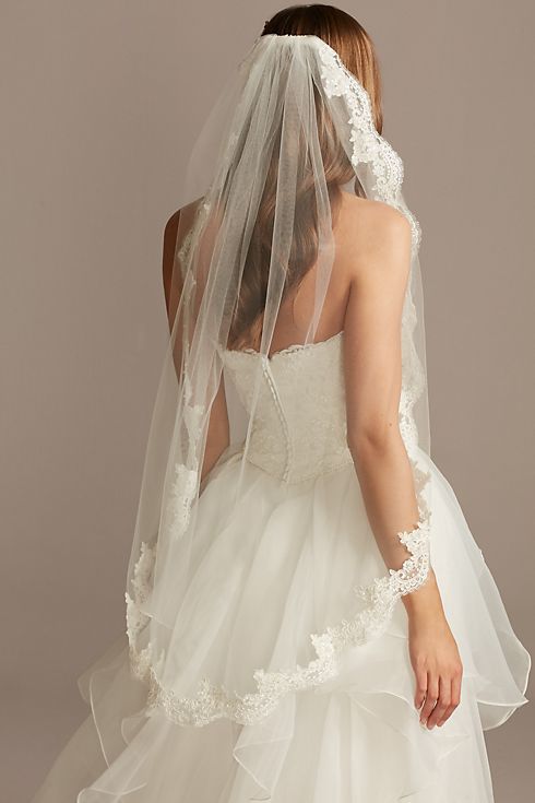 Tulle Fingertip Veil with Scalloped Lace Edge Image 2