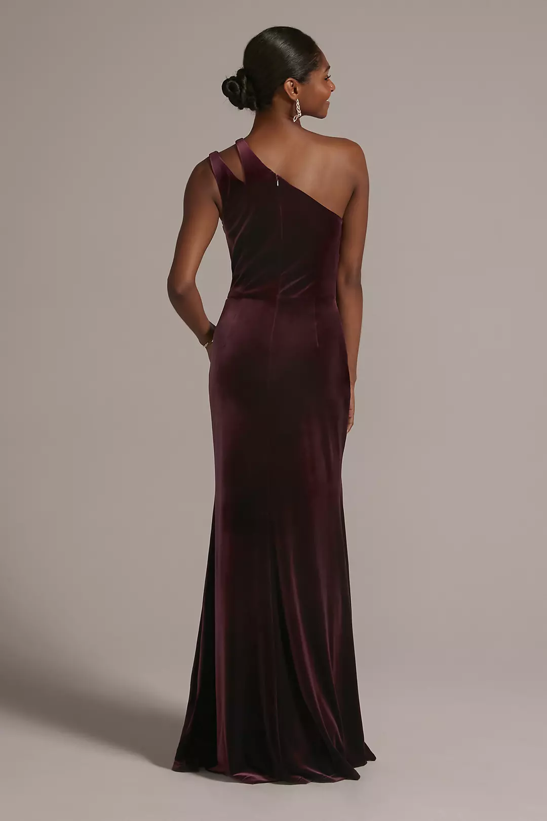 Cutout One-Shoulder Velvet Gown with Skirt Slit Image 2