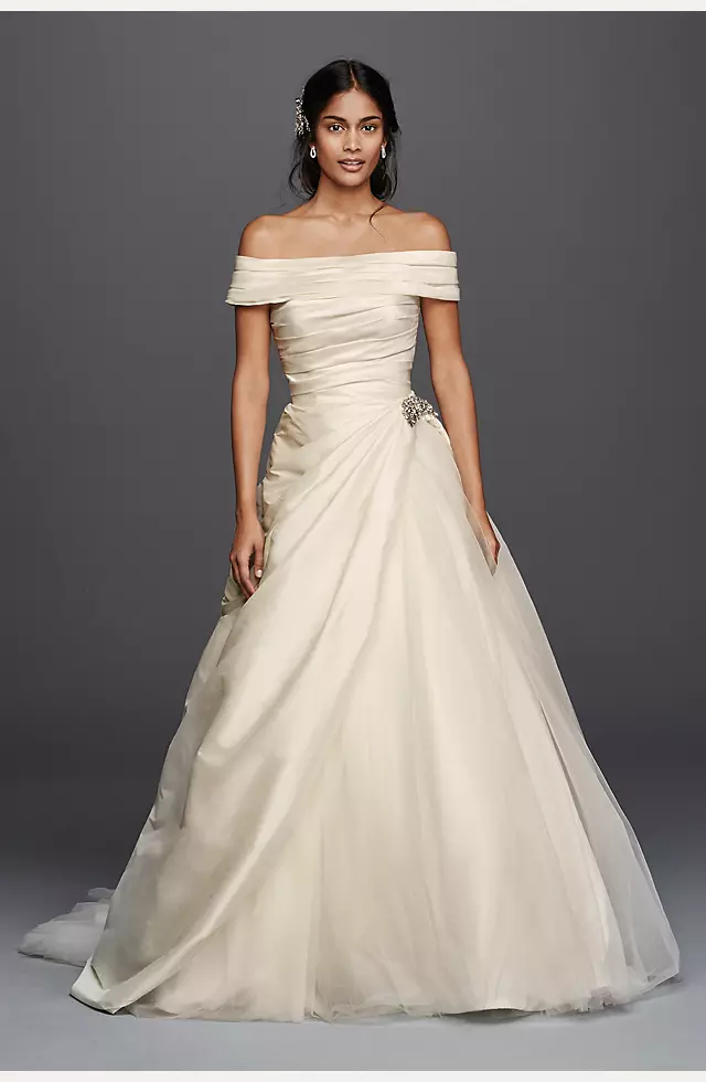 As-Is Jewel Taffeta Wedding Dress with Brooch Image