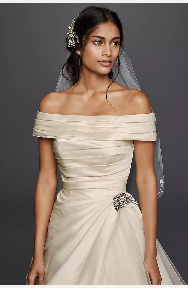 As-Is Jewel Taffeta Wedding Dress with Brooch Image 4