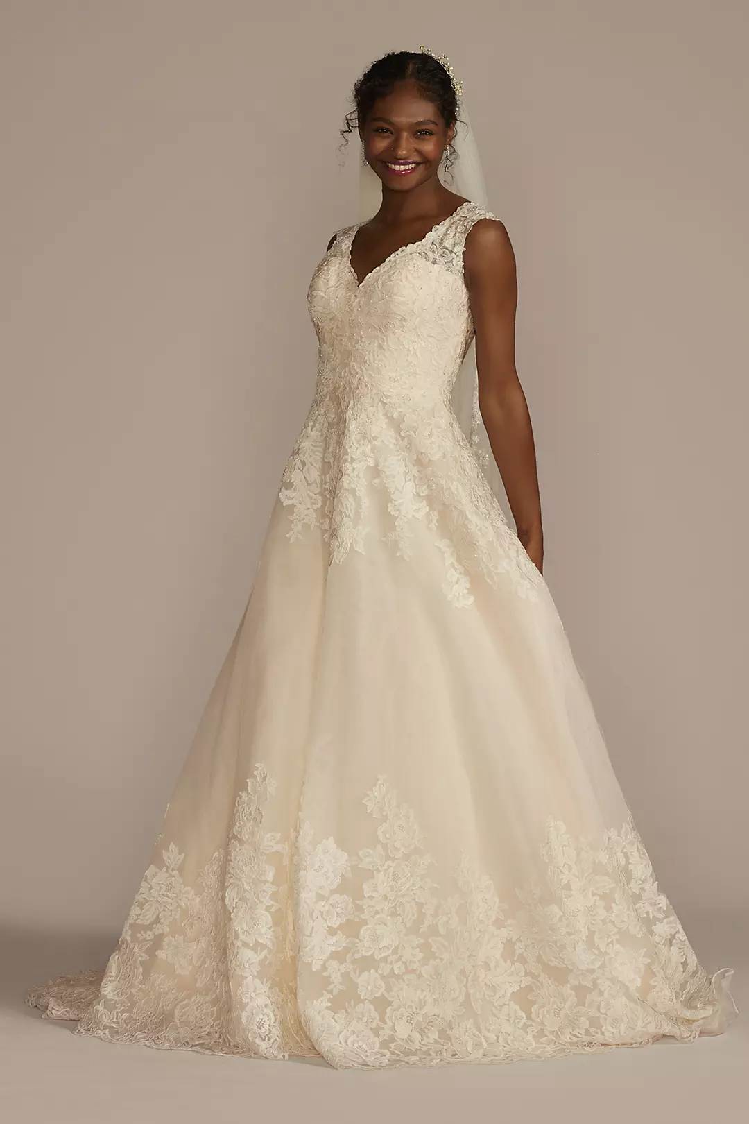 David's Bridal Scalloped Lace and Tulle Wedding Dress 7WG3850 8p Ivory/Champagne Petite - Ivory/Champagne, 8p