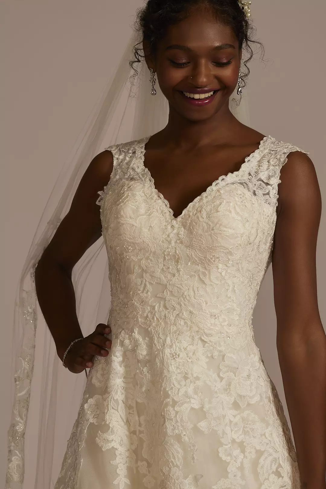 Scalloped Lace and Tulle Wedding Dress Image 3