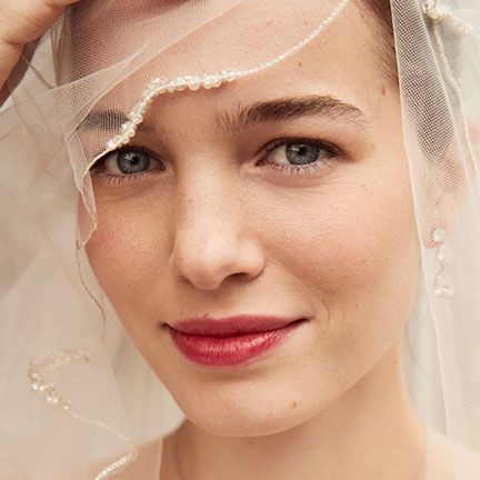 close up of bride wearing a veil