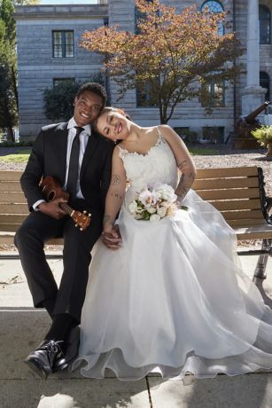 【新品】　Emboridered Lace Back Dress Embroidered Lace Overlay Dress M21974 – JAMES & LEO