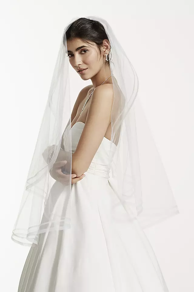 One Tier Mid Length Veil with Faux Horse Hair Edge Image