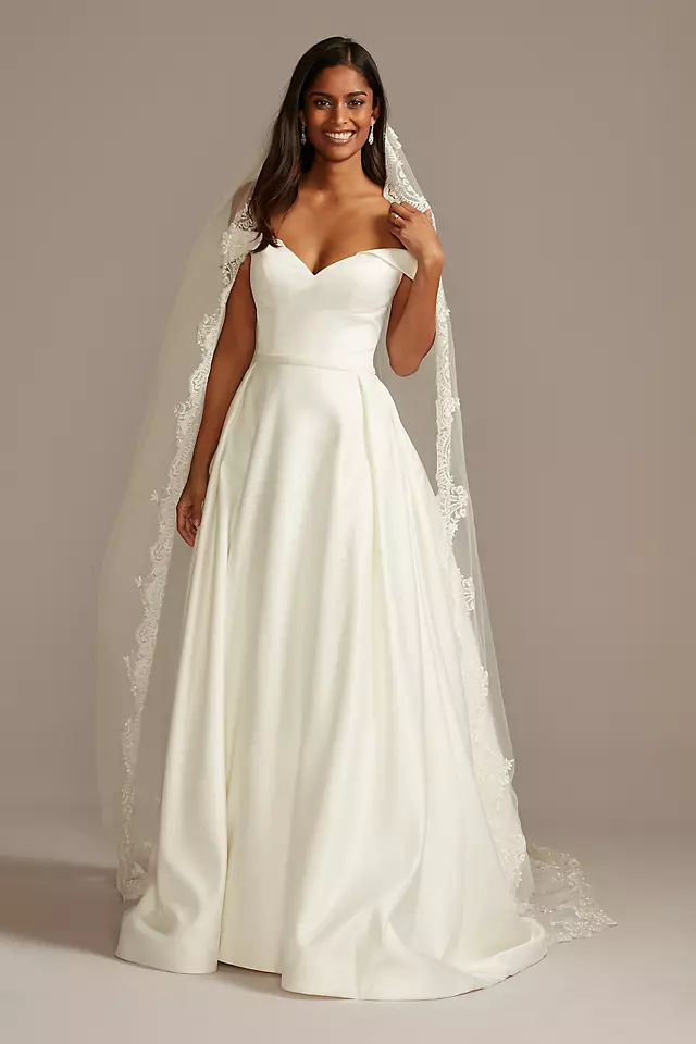 Beautiful Ivory Tulle Cathedral Wedding Veil With Lace Appliques Beautiful Ivory Tulle Cathedral Wedding Veil With Lace Appliques