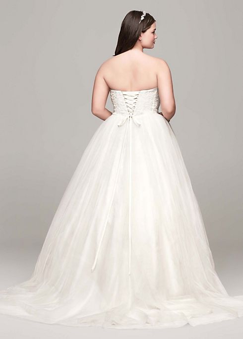 Soft Tulle Lace Corset Plus Size Wedding Dress  Image 2