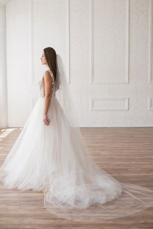 https://img.davidsbridal.com/is/image/DavidsBridalInc/luella_veil_bridal_8