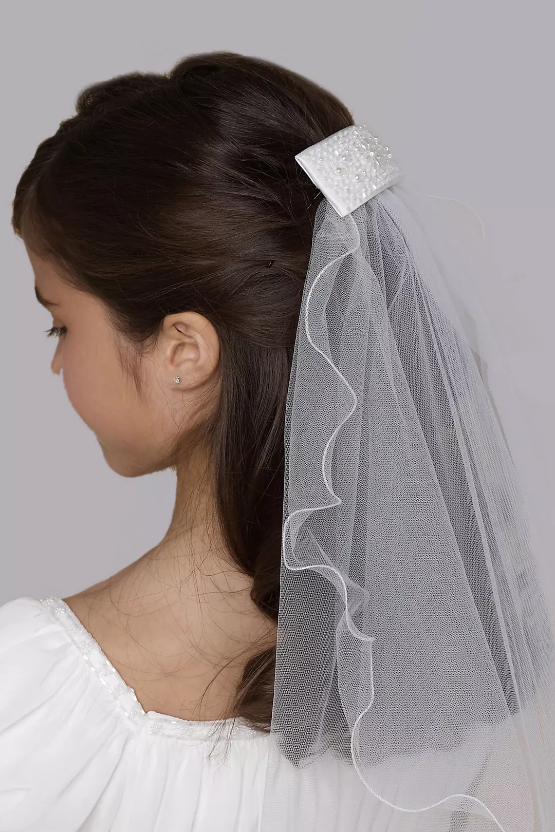 Crystal-Adorned Communion Clip with Veil Image